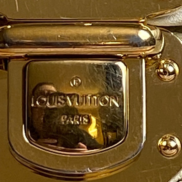 COPY - Louis Vuitton Mahina Portefeuille Amelia Long Wallet - Picture 4 of 16